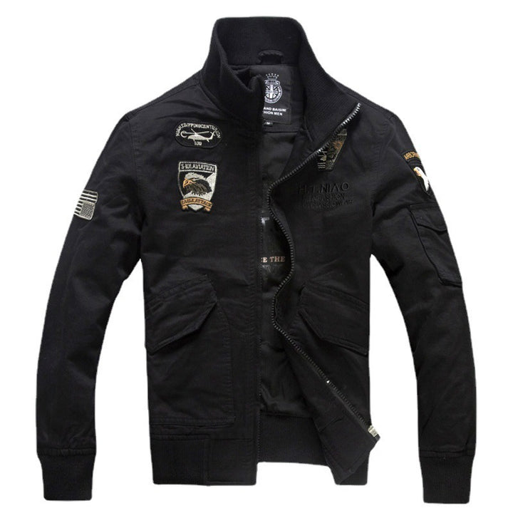 Herren nan Field‑Bomberjacke im Pilotenstil mit gestickten Emblemen, Rippenkragen und multifunktionaler Ärmeltasche Echo Archiv