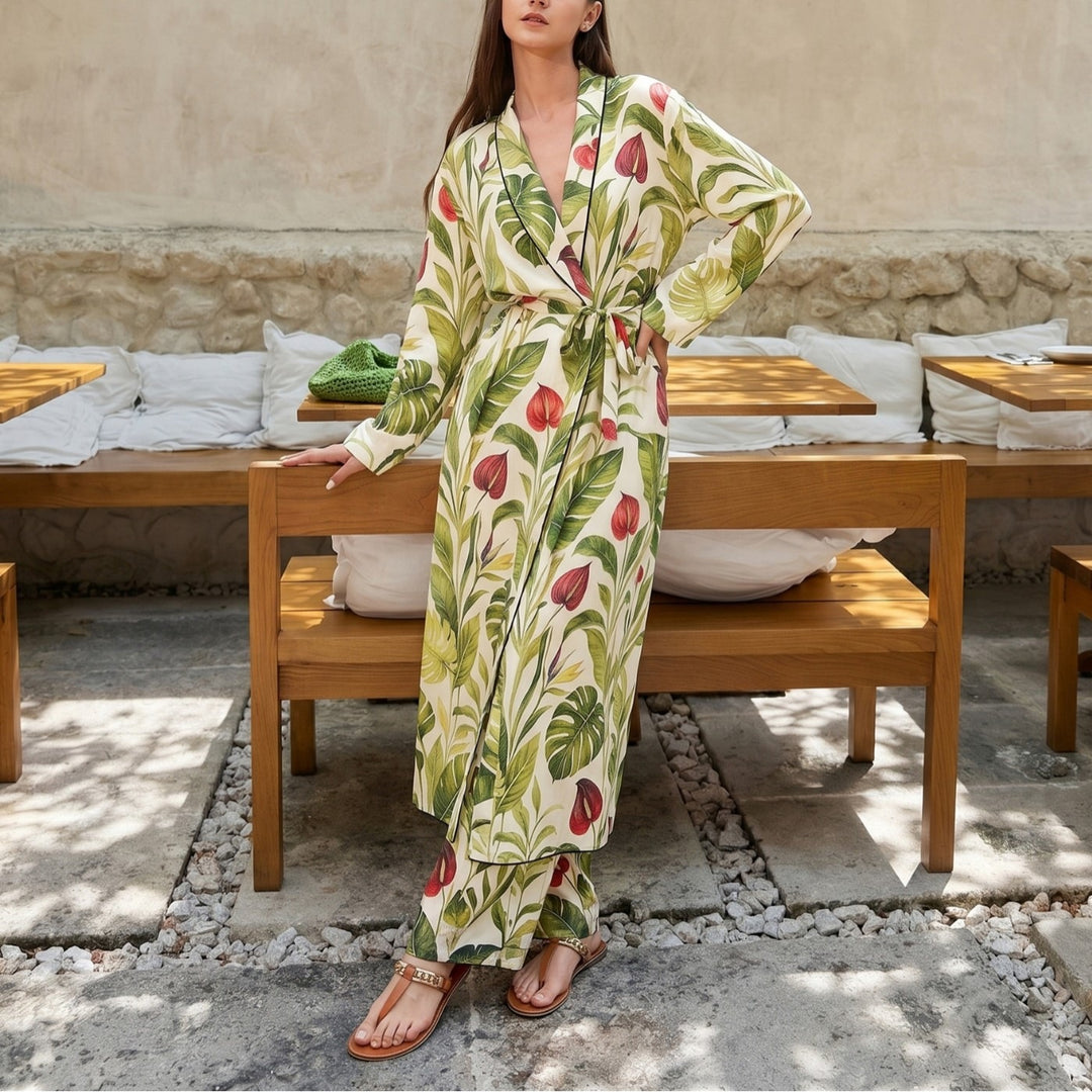 Damen Langer Kimono-Mantel mit Taillengürtel und weiter Palazzo-Hose im Tropenprint – Élanora