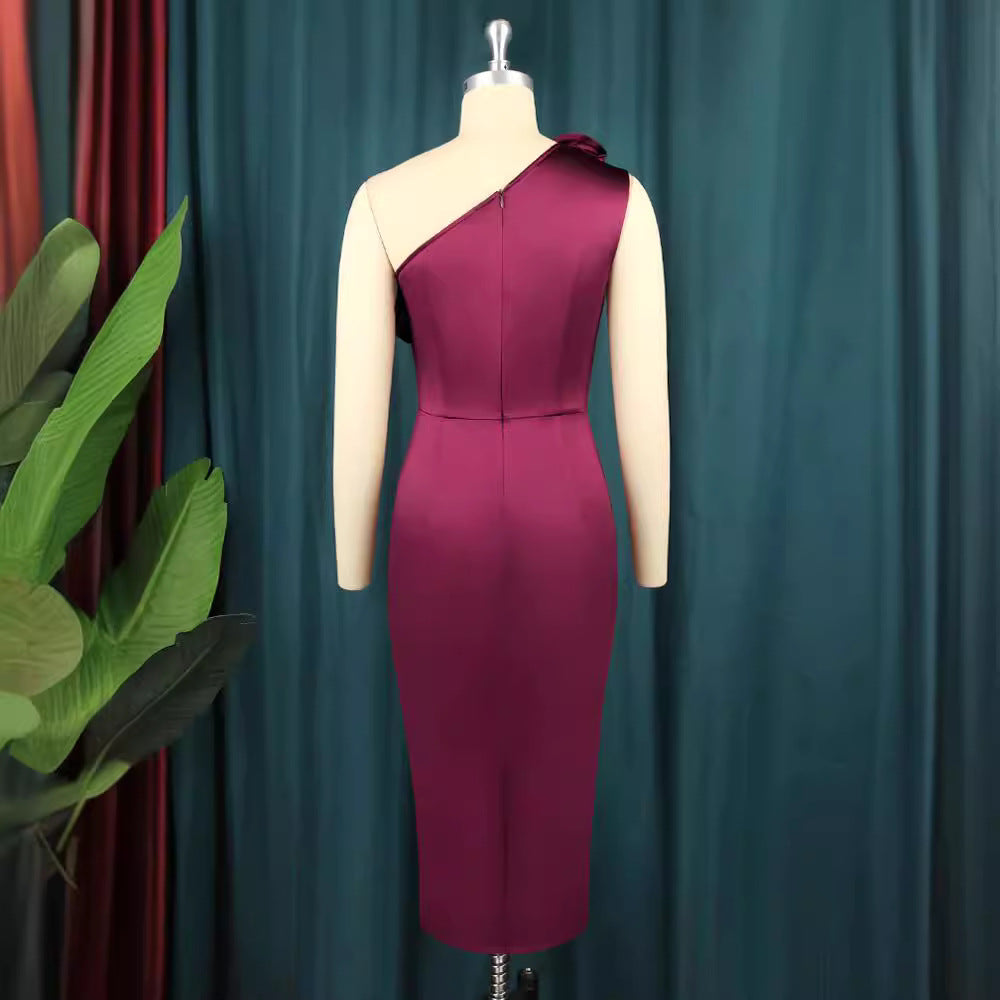 Damen elegantes Abendkleid mit schulterfreiem Design und voluminösen Rüschen Echo Archiv