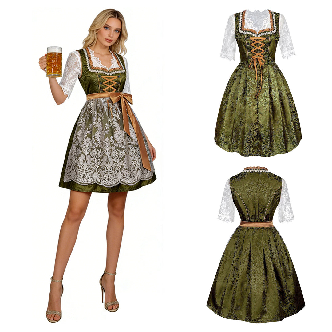Damen nan traditionelles Dirndlkleid mit Spitzenbluse und bestickter Schürze Echo Archiv