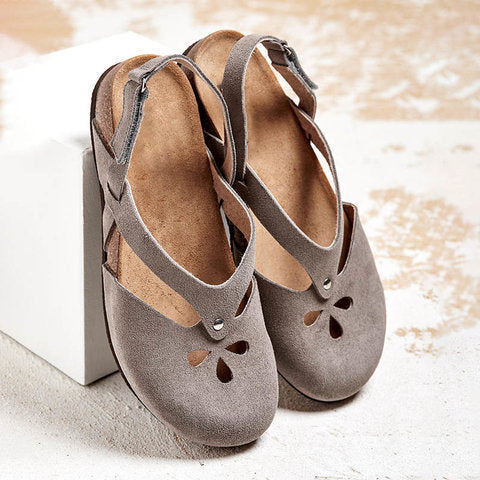 Damen nan geschlossene Slingback-Sandale aus Veloursleder mit ergonomischem Kork-Fußbett und dekorativen Loch-Aussparungen Echoarchiv