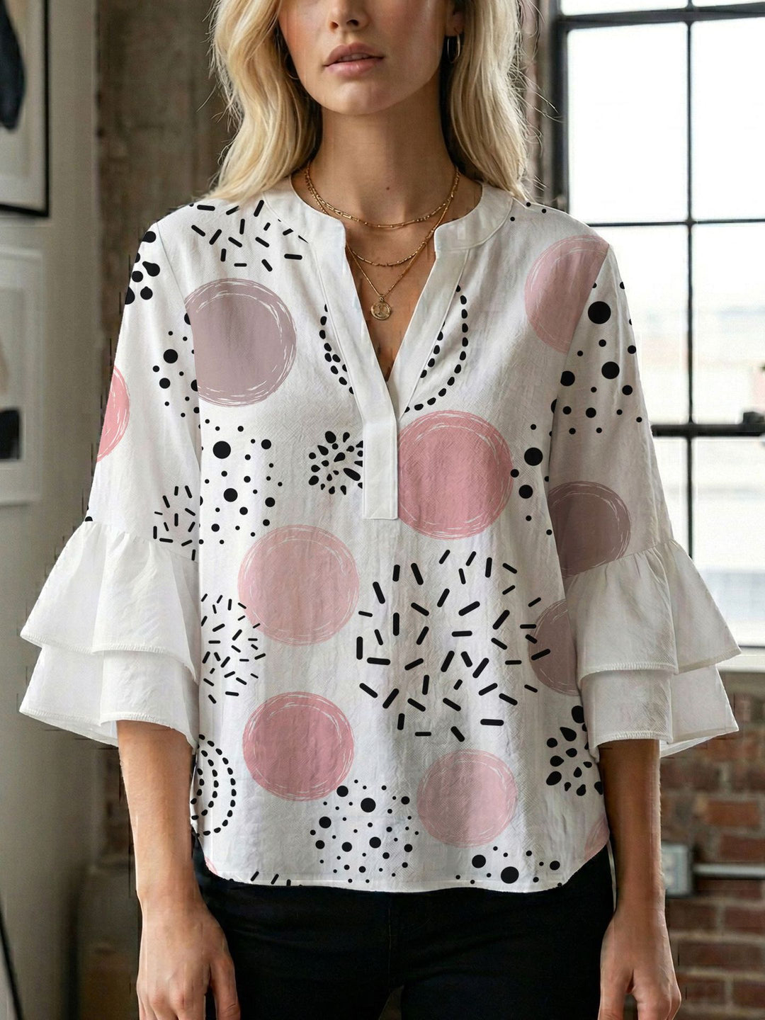 Damen Bluse mit voluminösen Flügelärmel und intensivem Blattmuster Echo Archiv