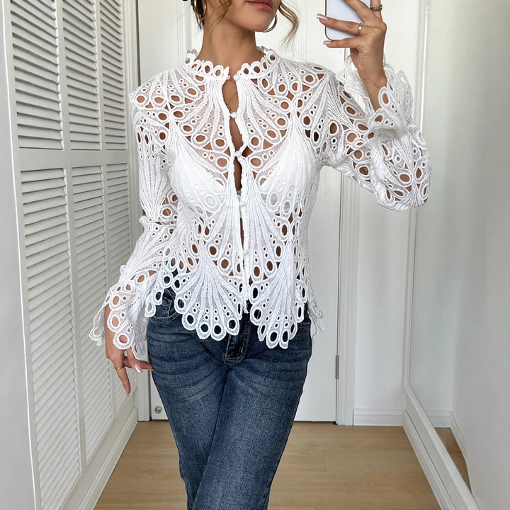 Damen nan filigrane Häkelspitzen-Bluse mit Stehkragen, Zierknopfleiste und gewelltem Saum Echo Archiv