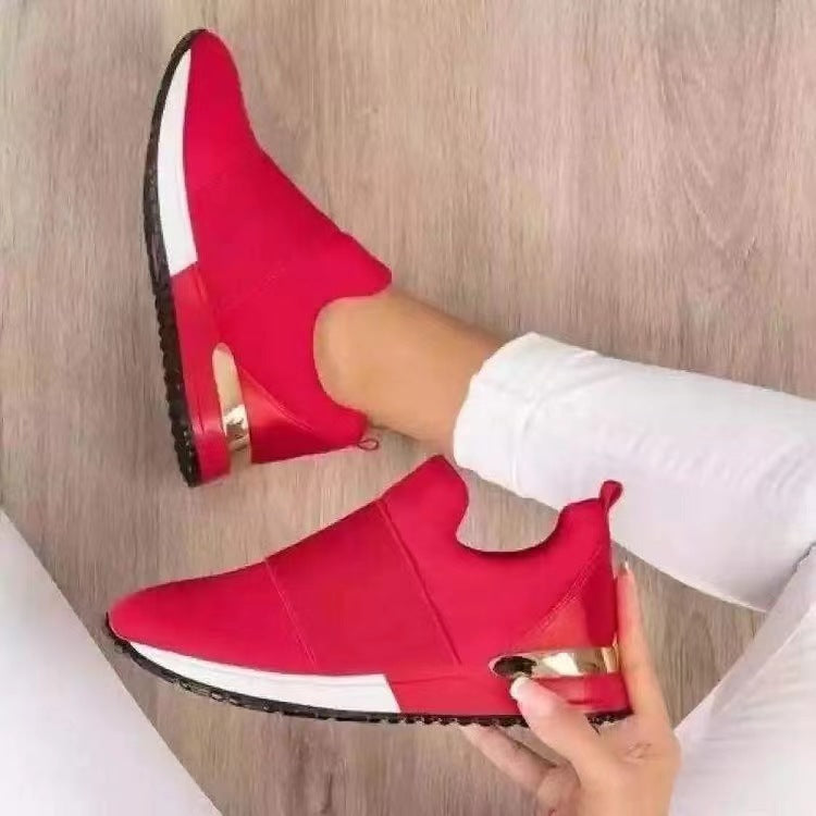 Damen Keil-Sneaker mit elastischem Schlupfdesign und metallischer Fersenkappe Echo Archiv