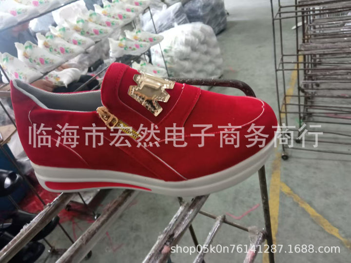 Damen  Slip-On Keilsneaker mit dekorativem Reißverschluss, gepolstertem Memory-Fußbett und profilierter Plateausohle Echo Archiv