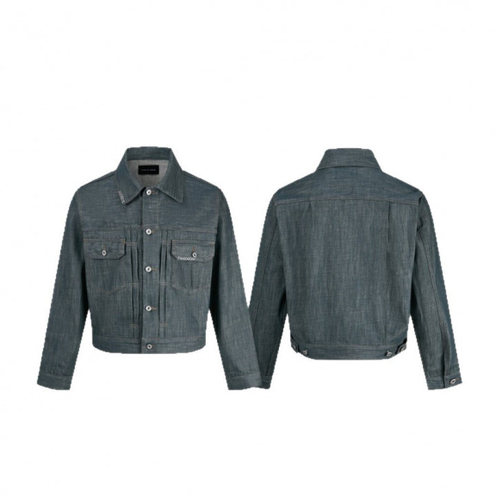Herren Kurz geschnittene Jeansjacke mit vertikalen Biesen, Pattentaschen und kastiger Silhouette Echo Archiv