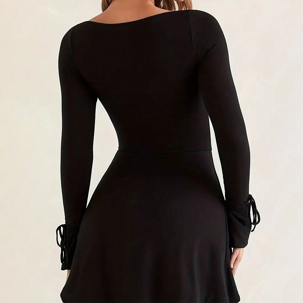 Damen figurbetontes Minikleid mit quadratischem Ausschnitt langen Ärmeln Bindbändern an den Ärmelabschlüssen und seitlichem Schlitz – Élara