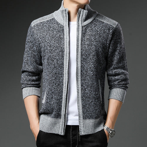 Herren Strickjacke mit hohen Kragen und praktischen Taschen Echoarchiv