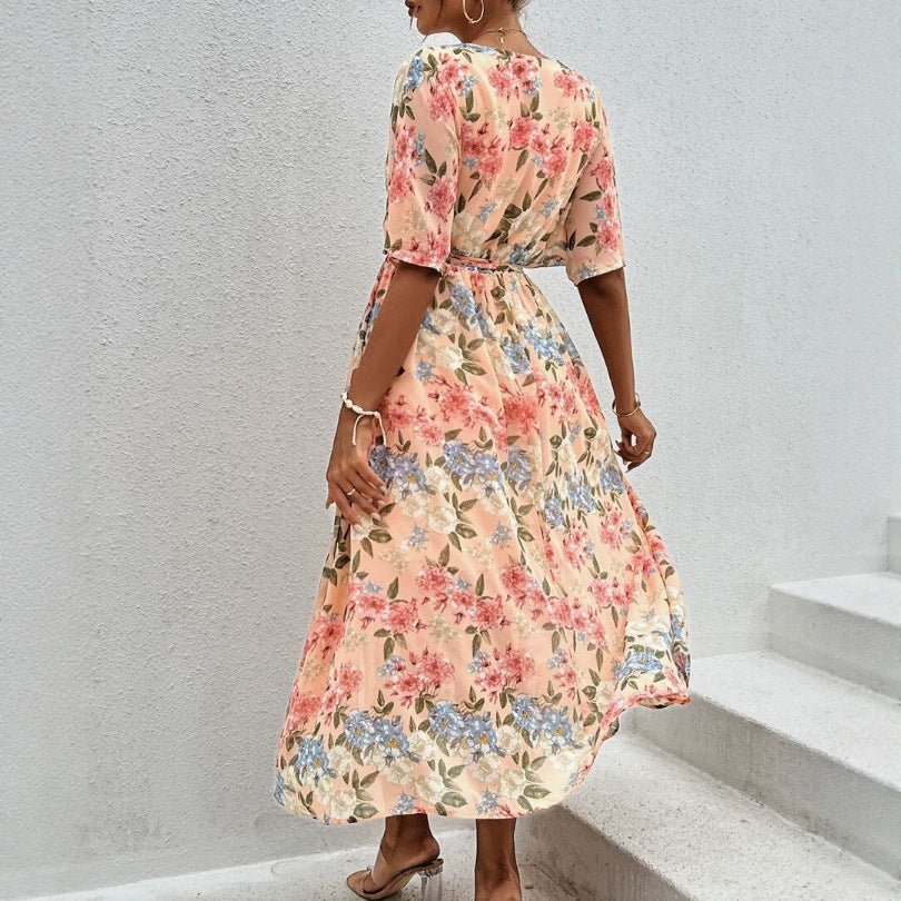 Damen nan florales V-Ausschnitt-Bindekleid mit tailliertem Gürtel und seitlichem Beinschlitz Echo Archiv