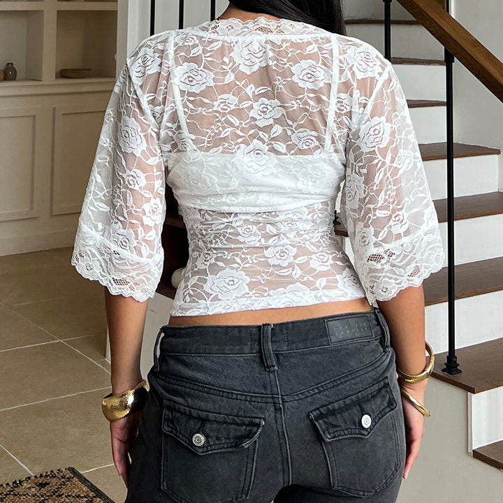 Damen elegantes Spitzenoberteil mit voluminösen Rüschendetails Echo Archiv