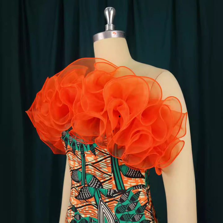 Damen figurbetontes Kleid mit voluminösen Rüschen Echo Archiv