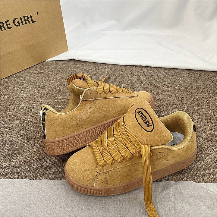 Damen Sneakers aus hochwertigem Wildleder mit bequemen Schnürsystem Echo Archiv