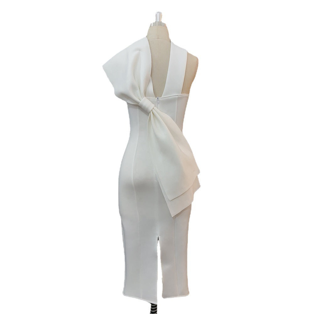 Damen Elegantes Midi-Kleid mit asymmetrischem Halsausschnitt und innovativem Rüschendetail Echo Archiv