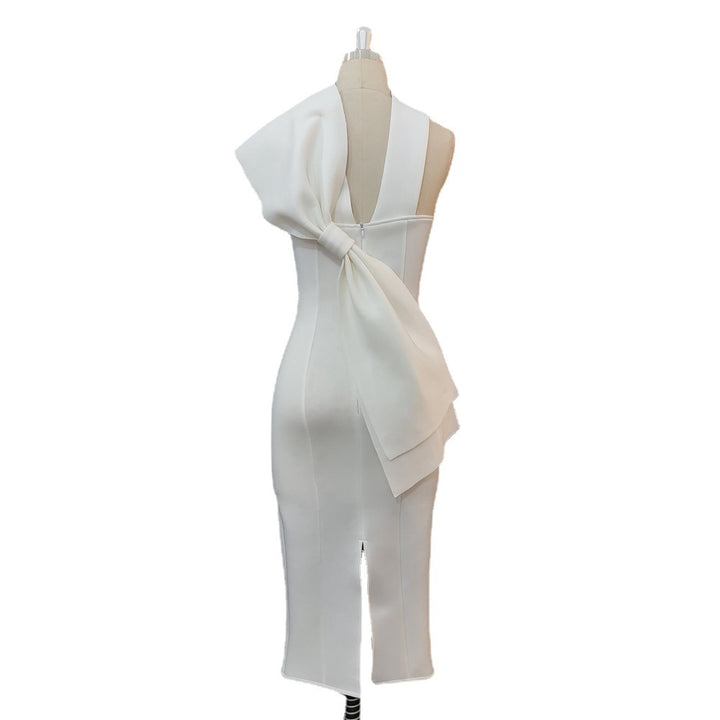 Damen Elegantes Etuikleid mit asymmetrischem Design und schwingendem Detail Echo Archiv
