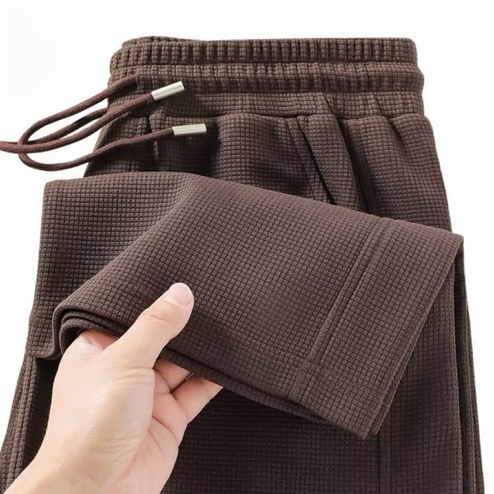 Herren Sportliche Sweatpants mit strukturiertem Material Echoarchiv