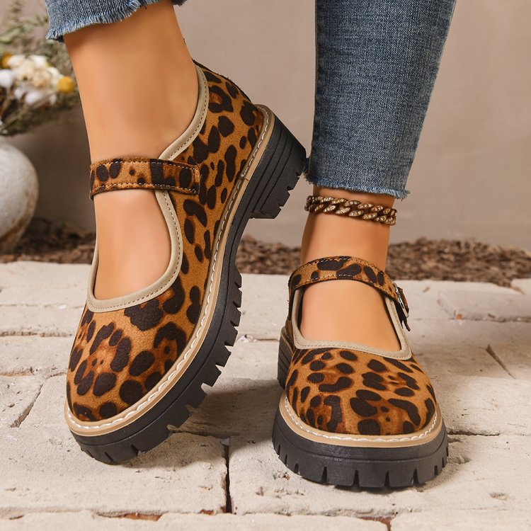 Damen Riemchen‑Slipper im Mary‑Jane‑Stil mit grober Profilsohle und Herzschließe Echo Archiv