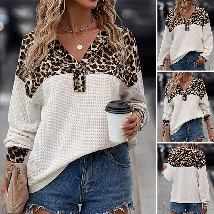 Damen nan lockeres Waffelstrick-Langarmshirt mit Leoprint-Passe und Henley-Knopfleiste Echo Archiv