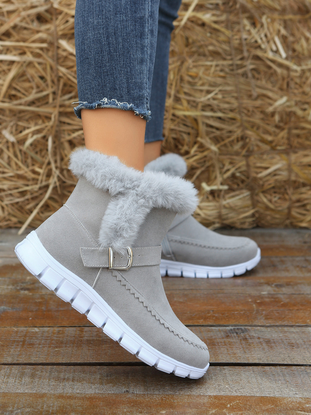 Damen nan gefütterte Kurzstiefel mit Kunstfellbesatz, Velourslederoptik, seitlichem Reißverschluss, dekorativer Metallschnalle und profilierter Lightweight-Sohle Echo Archiv
