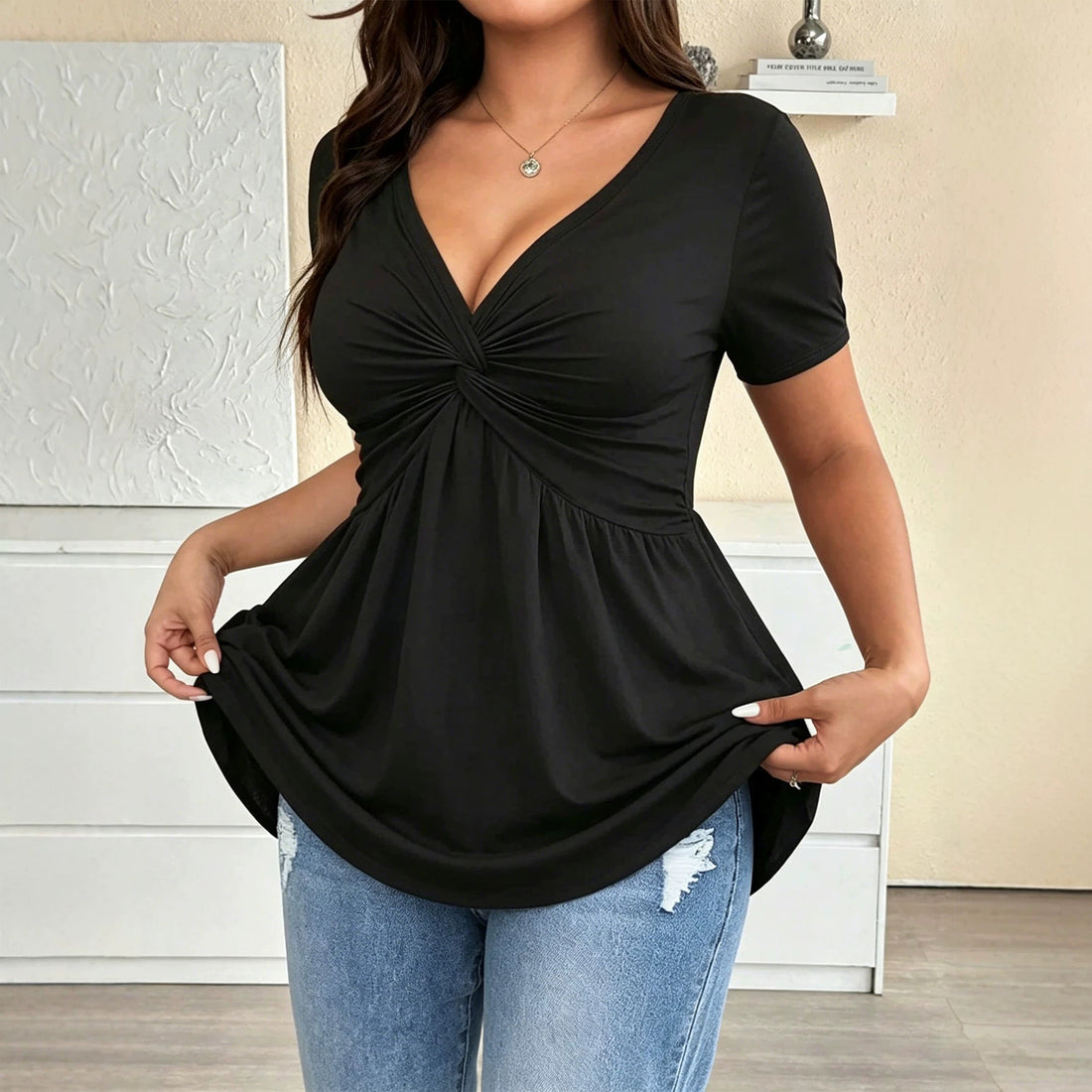 Damen Kurzarm-Bluse mit raffiniertem Wickeldesign und V-Ausschnitt – Élovi