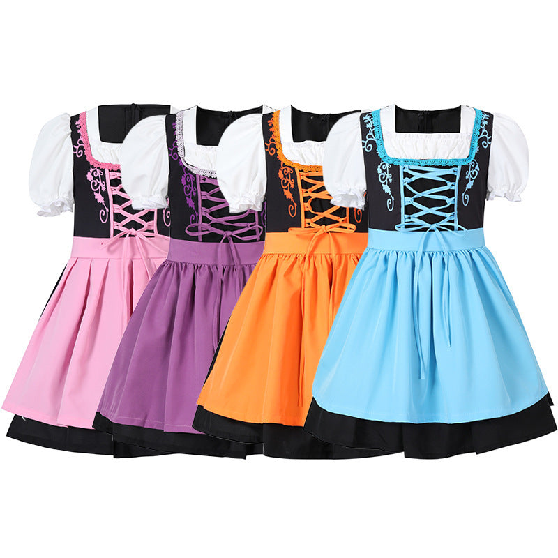 Damen nan trachtiges Dirndlkleid mit geschnürtem Mieder, Puffärmeln und abnehmbarer Schürze Echo Archiv