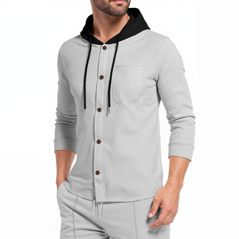 Herren modisches Kapuzenshirt mit Knopfleiste und praktischer Brusttasche Echoarchiv
