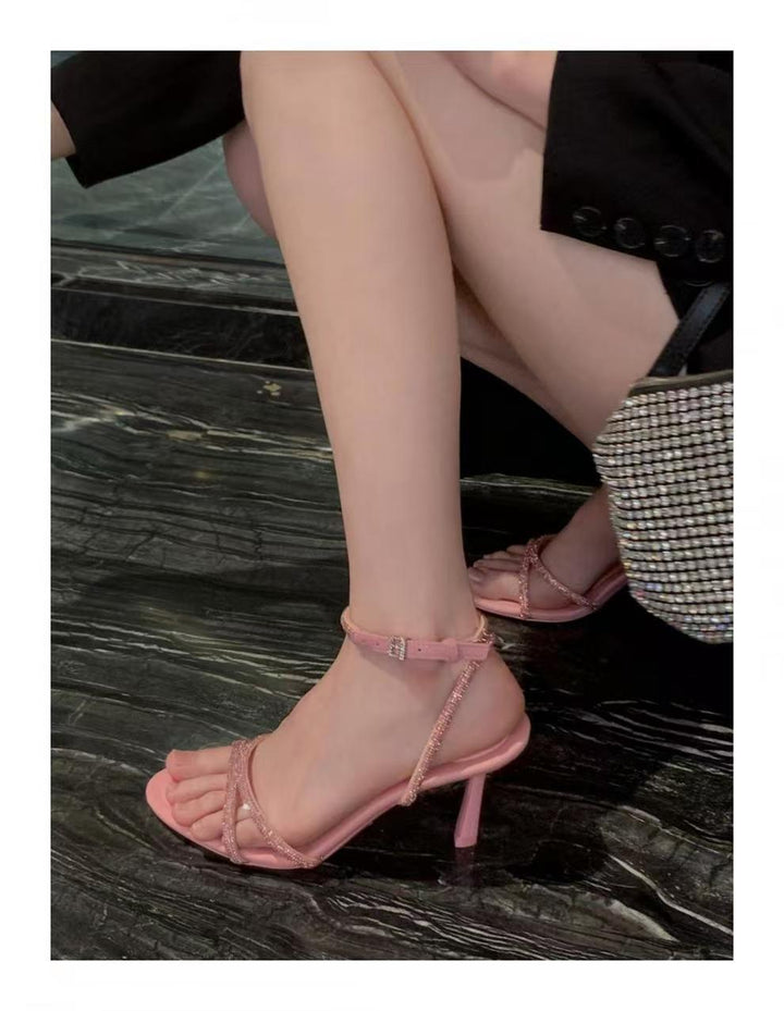 Damen Glitzernde Riemchen‑Stiletto‑Sandalette mit Knöchelriemen und filigranen Strassbesätzen – Sorelia