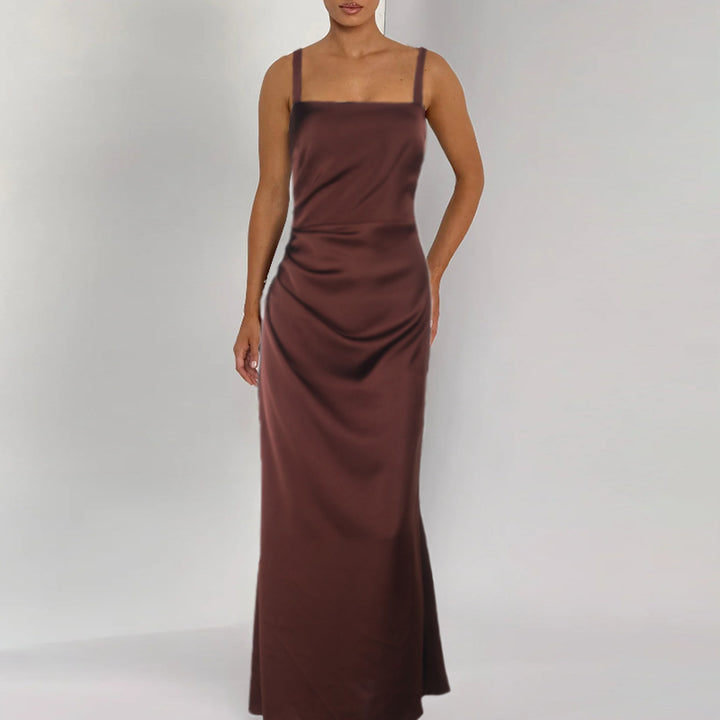 Damen elegantes Abendkleid mit schmalen Trägern und seidigem Fall Echo Archiv