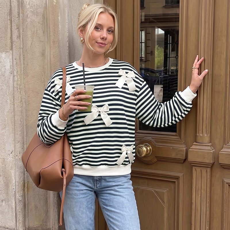 Damen Oversize Baumwoll-Sweatshirt mit maritimen Streifen und Zier-Schleifen – Mavelle