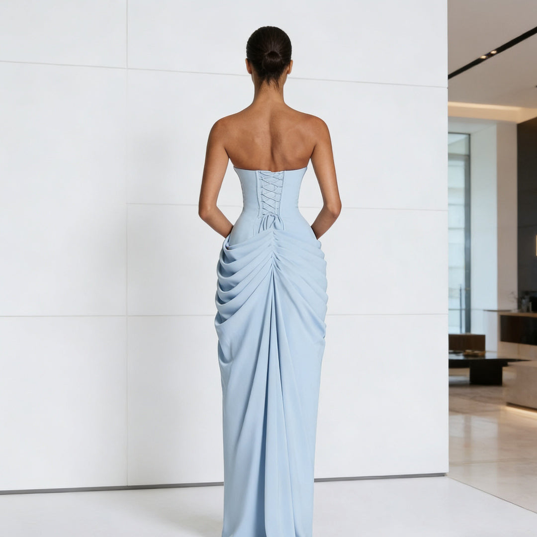 Damen Elegantes Abendkleid mit schulterfreier Silhouette und geschmeidiger Drapierung Echo Archiv