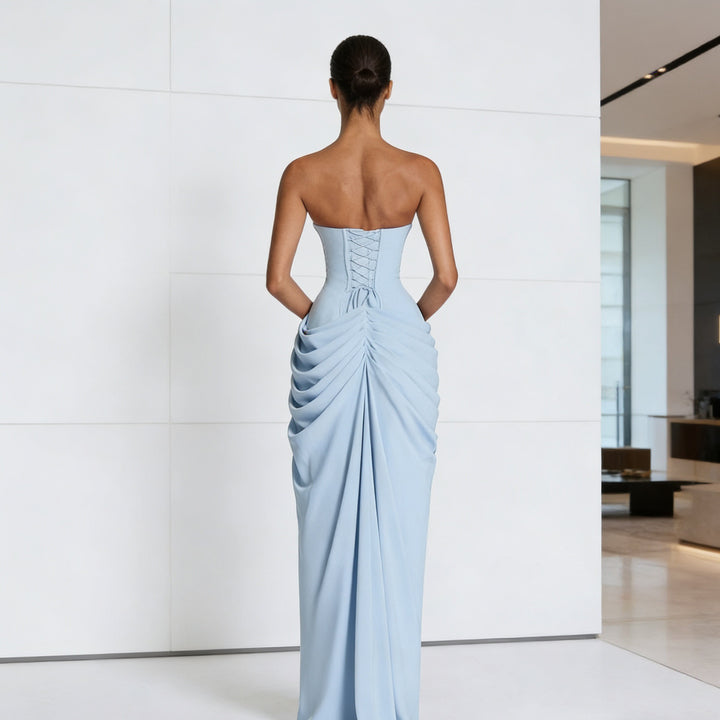 Damen Elegantes Abendkleid mit schulterfreier Silhouette und geschmeidiger Drapierung Echo Archiv