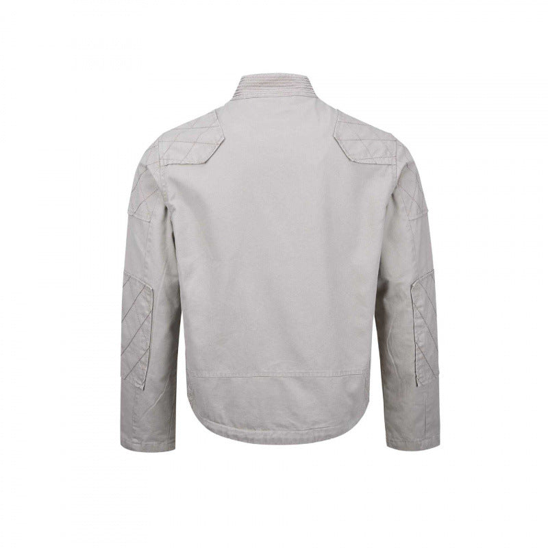 Herren Kurz geschnittene Biker‑inspirierte Baumwolljacke mit Stehkragen, Quilt‑Einsätzen und Reißverschlusstaschen Echo Archiv