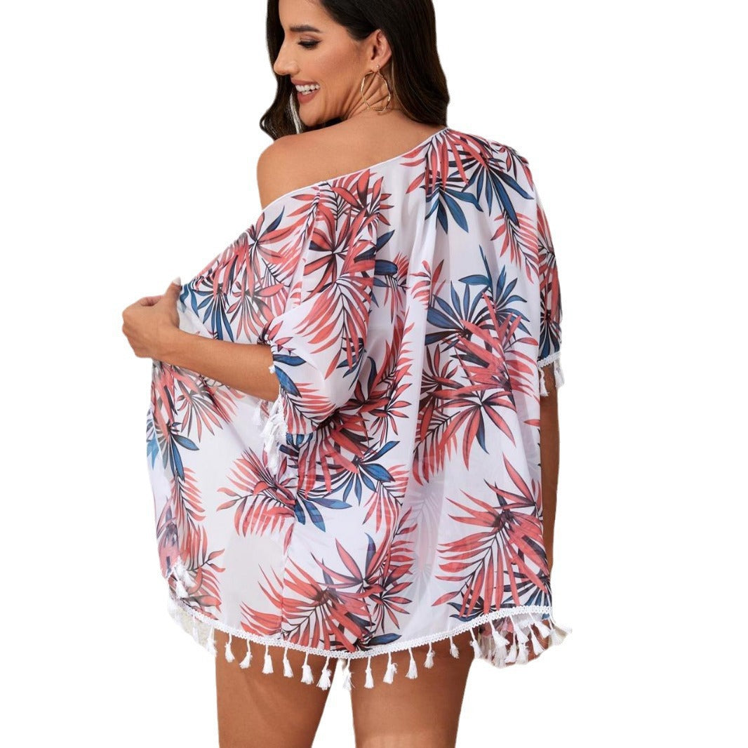 Damen elegantes Strandoutfit mit floralem Überwurf und passendem Bikini Echo Archiv