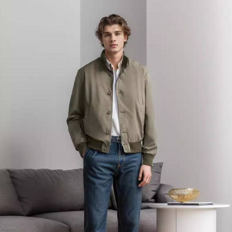 Herren modische Freizeitjacke mit schützendem Hochkragen und praktischen Taschen Echoarchiv