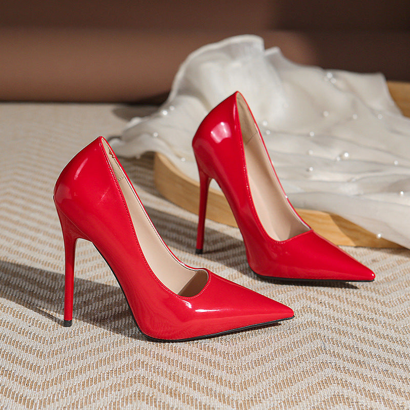 Damen Elegante spitz zulaufende Lackpumps mit extra hohem Stilettoabsatz – Lioré