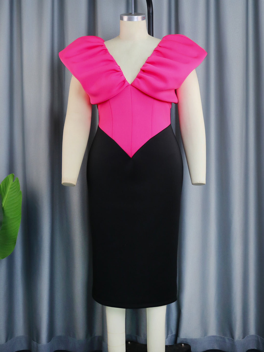 Damen elegantes Abendkleid mit voluminösem Rüschenoberteil Echo Archiv