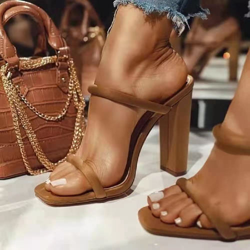 Damen nan elegante Schlüpf-Sandalette mit eckiger Zehenpartie schlanken Riemen und stabilem Blockabsatz Echo Archiv