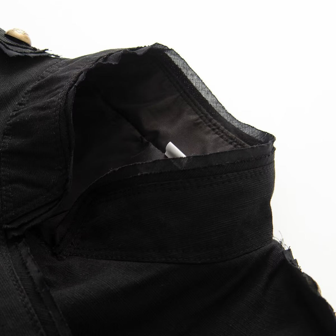 Damen Kurze Militärjacke mit Stehkragen und goldenen Zierknöpfen Echo Archiv