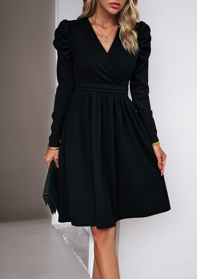 Damen Wickelkleid mit V-Ausschnitt, gerafften Puffärmeln und tailliertem Faltenrock – Élara