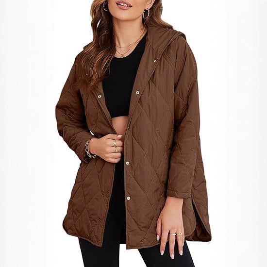Damen gesteppte Kapuzenjacke mit Oversize-Schnitt, Druckknopfverschluss und Seitenschlitzen Echo Archiv