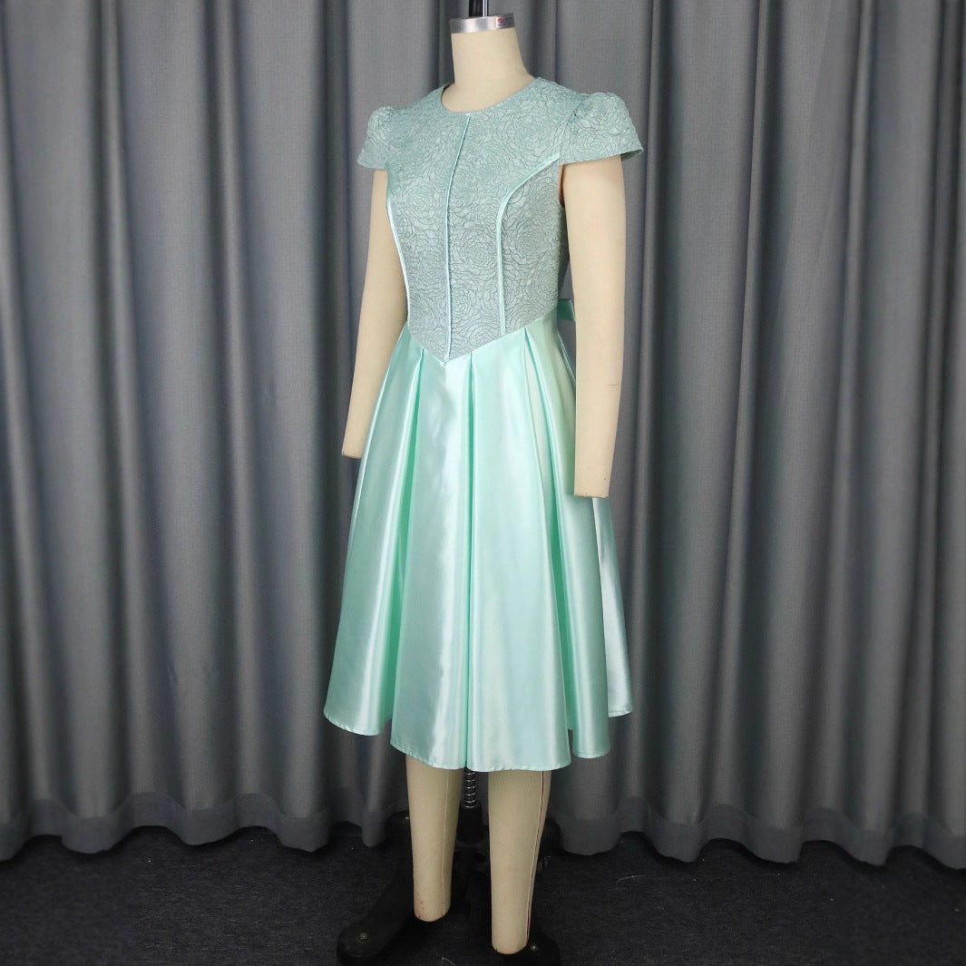 Damen Festliches Cocktailkleid mit floralem Spitzenoberteil und schwingendem Rock Echo Archiv