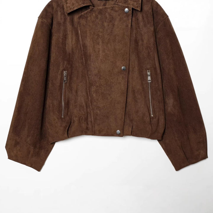Damen Kurze Veloursleder-Bikerjacke mit Schulterklappen, Reißverschlusstaschen und kastiger Silhouette Echo Archiv
