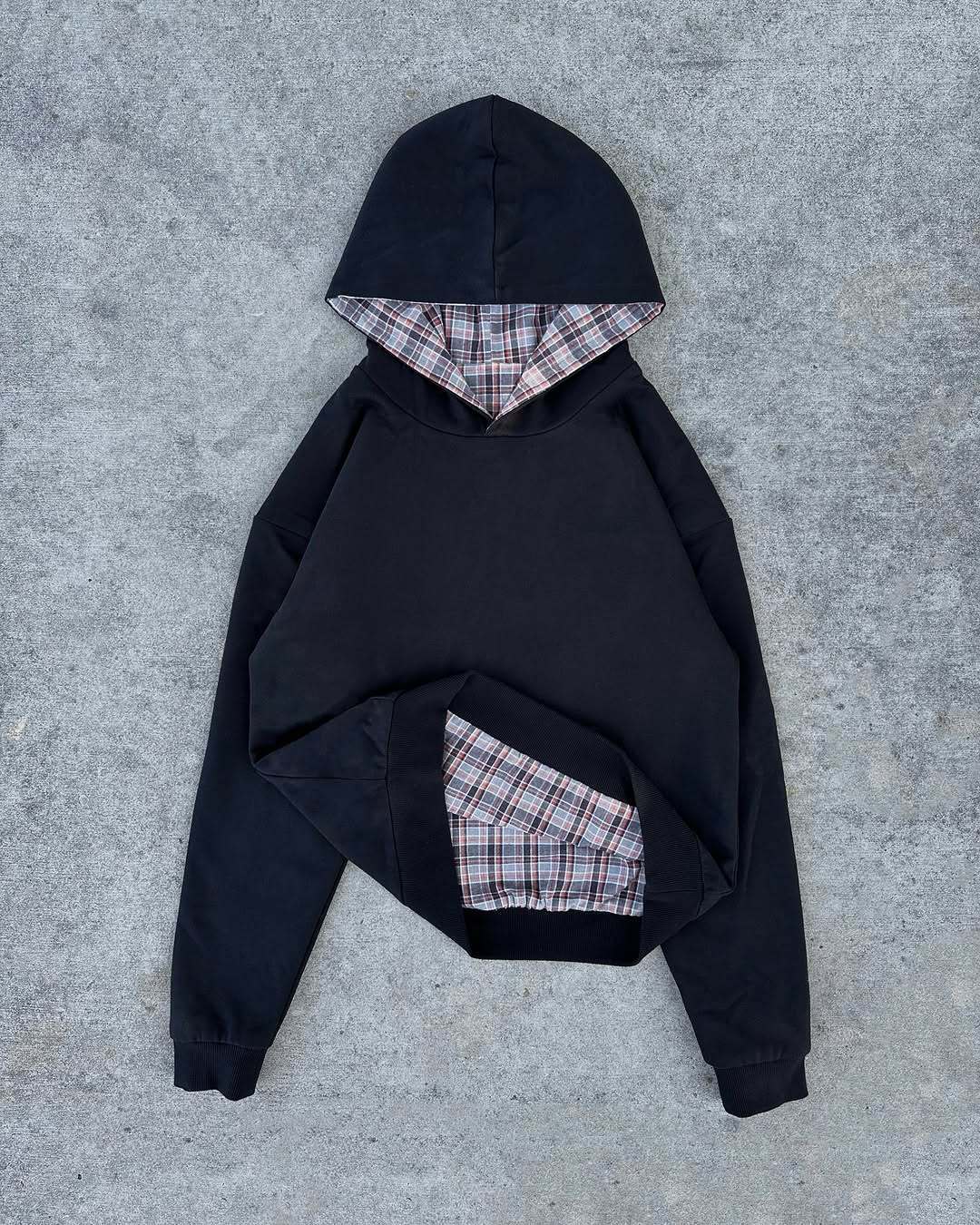 Damen nan kurz geschnittenes Kapuzensweatshirt mit kariertem Flanellfutter und Kängurutasche Echo Archiv