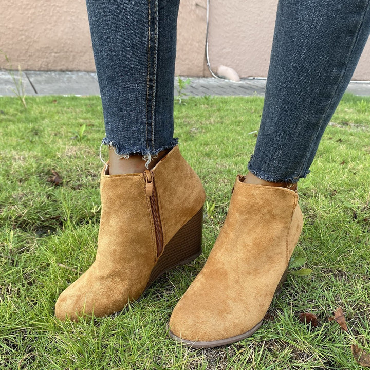 Damen knöchelhohe Keilabsatz‑Stiefelette mit seitlichem Reißverschluss – Varelle