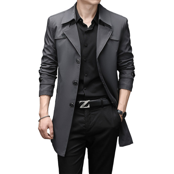 Herren Schmal geschnittener Trenchcoat mit Reverskragen und dezenter Knopfleiste Echoarchiv