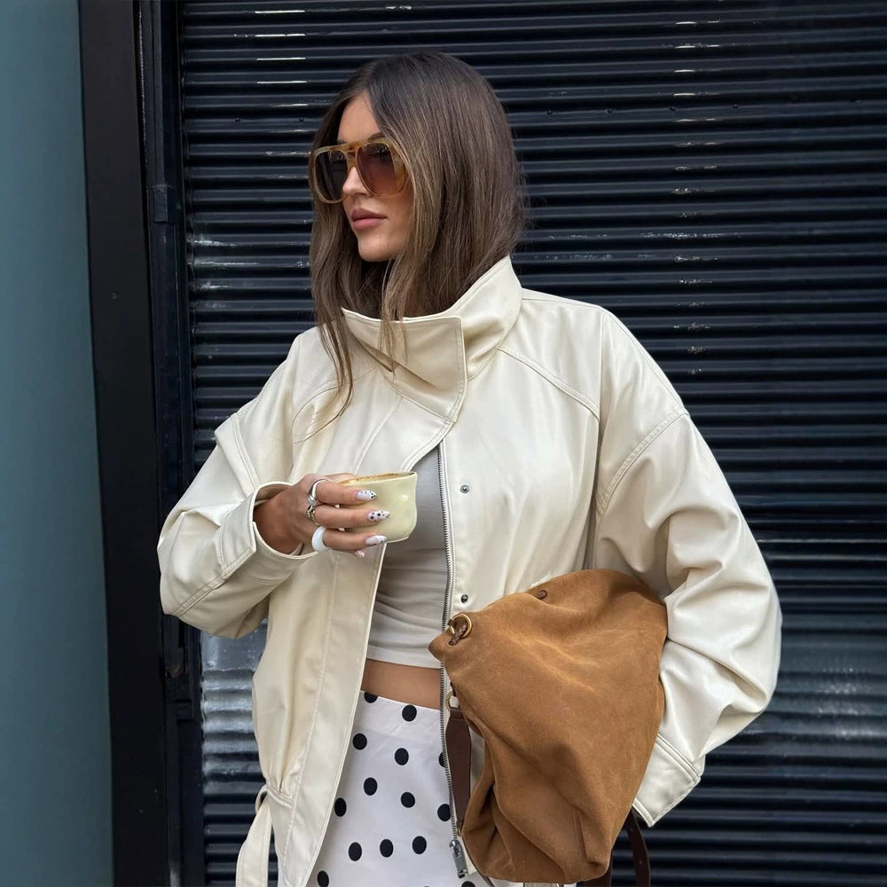 Damen Oversize Kunstlederjacke mit hohem Stehkragen und Tunnelzug Echoarchiv
