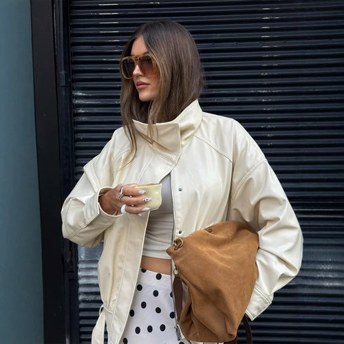 Damen Oversize Kunstlederjacke mit hohem Stehkragen und Tunnelzug Echoarchiv