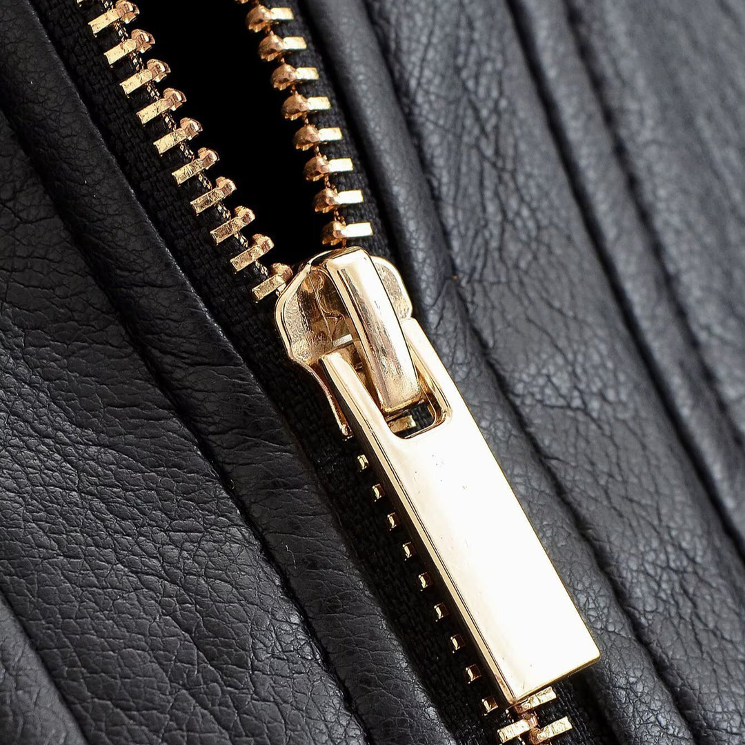 Damen Boxy-Kunstleder-Blouson mit elastischer Taillenpartie, aufgesetzten Brusttaschen und sichtbarem Reißverschluss Echoarchiv
