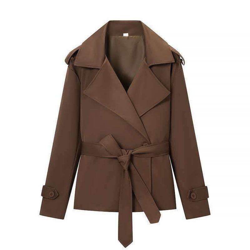 Damen 50+ kurzer Taillen-Trenchblazer mit Bindegürtel und weitem Revers Echo Archiv