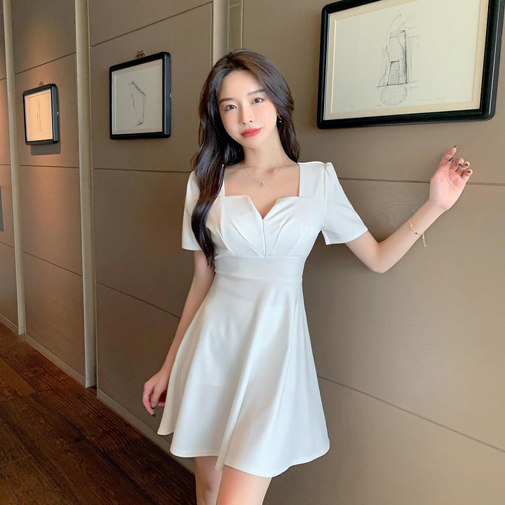 Damen Midikleid mit schwingendem Rock und Taillenschnitt Echo Archiv