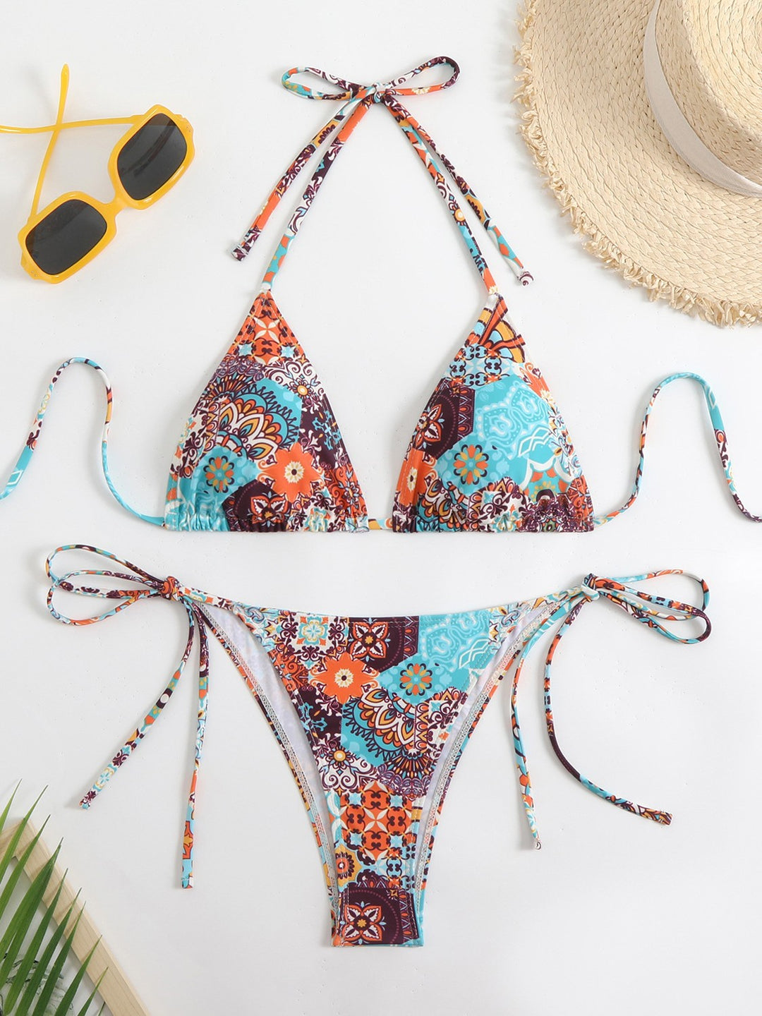 Damen Triangel-Bikini-Set mit verspieltem Blumenmuster und feinen Bindebändern Echo Archiv